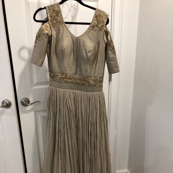 Gown - Picture 3 of 3